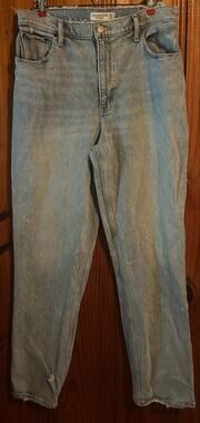Abercrombie & Fitch 90s straight ultra high rise
Jeans curve love size 12/31
